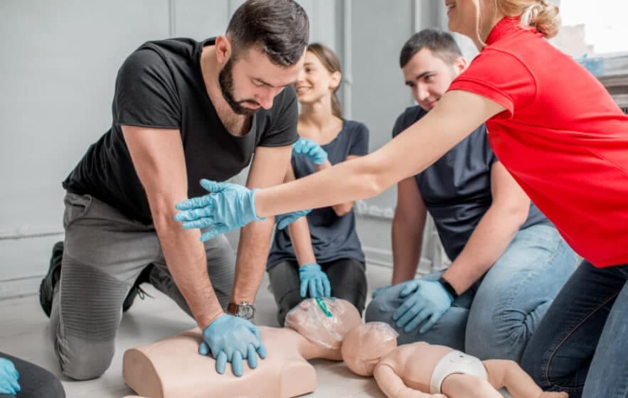 Comment se déroule une formation SST ? Les 14 heures détaillées